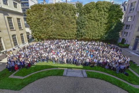 The group photo of IRMMW-THz 2019.