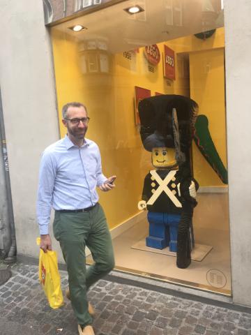 Axel being a great dad and picking up some goodies for this children at the Lego Store in Copenhagen