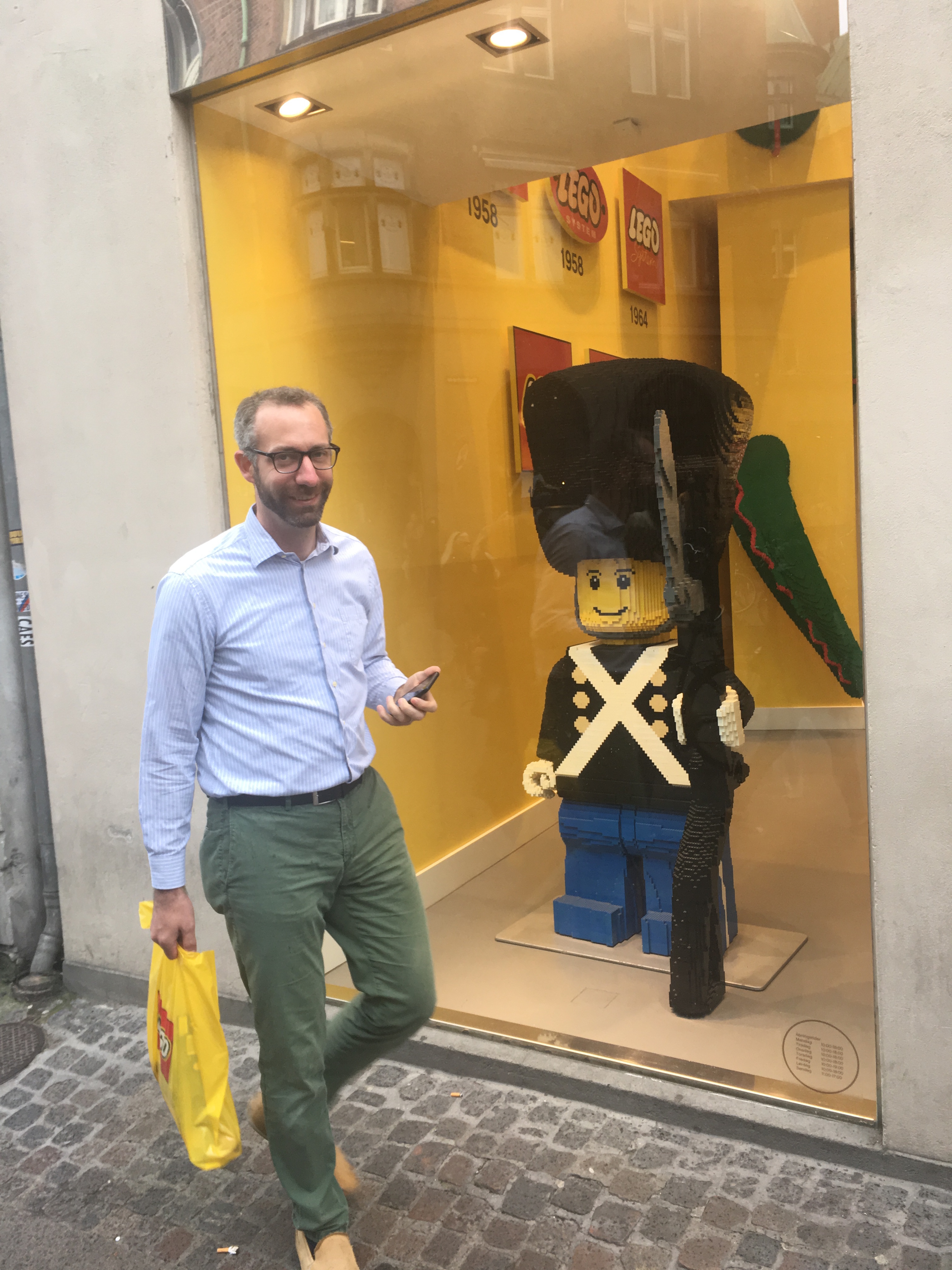 Axel being a great dad and picking up some goodies for this children at the Lego Store in Copenhagen